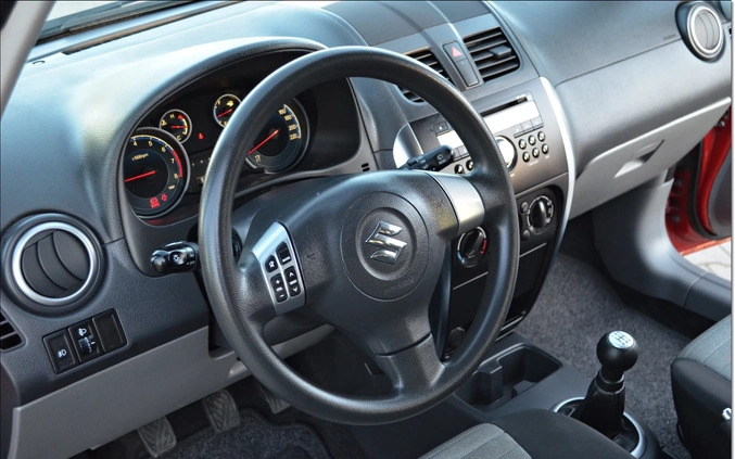 Suzuki SX4 cena 31900 przebieg: 93865, rok produkcji 2013 z Piastów małe 562
